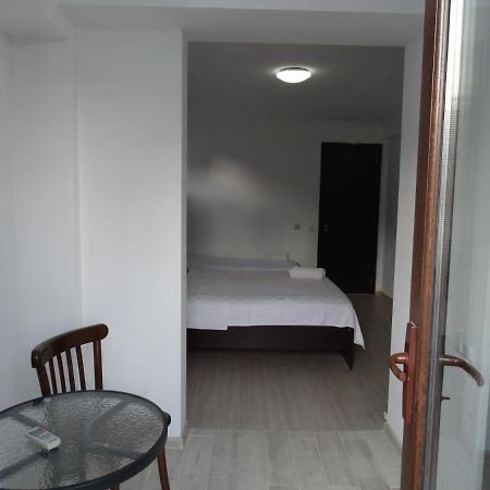 Gulnasi'S Guesthouse Батуми Екстериор снимка