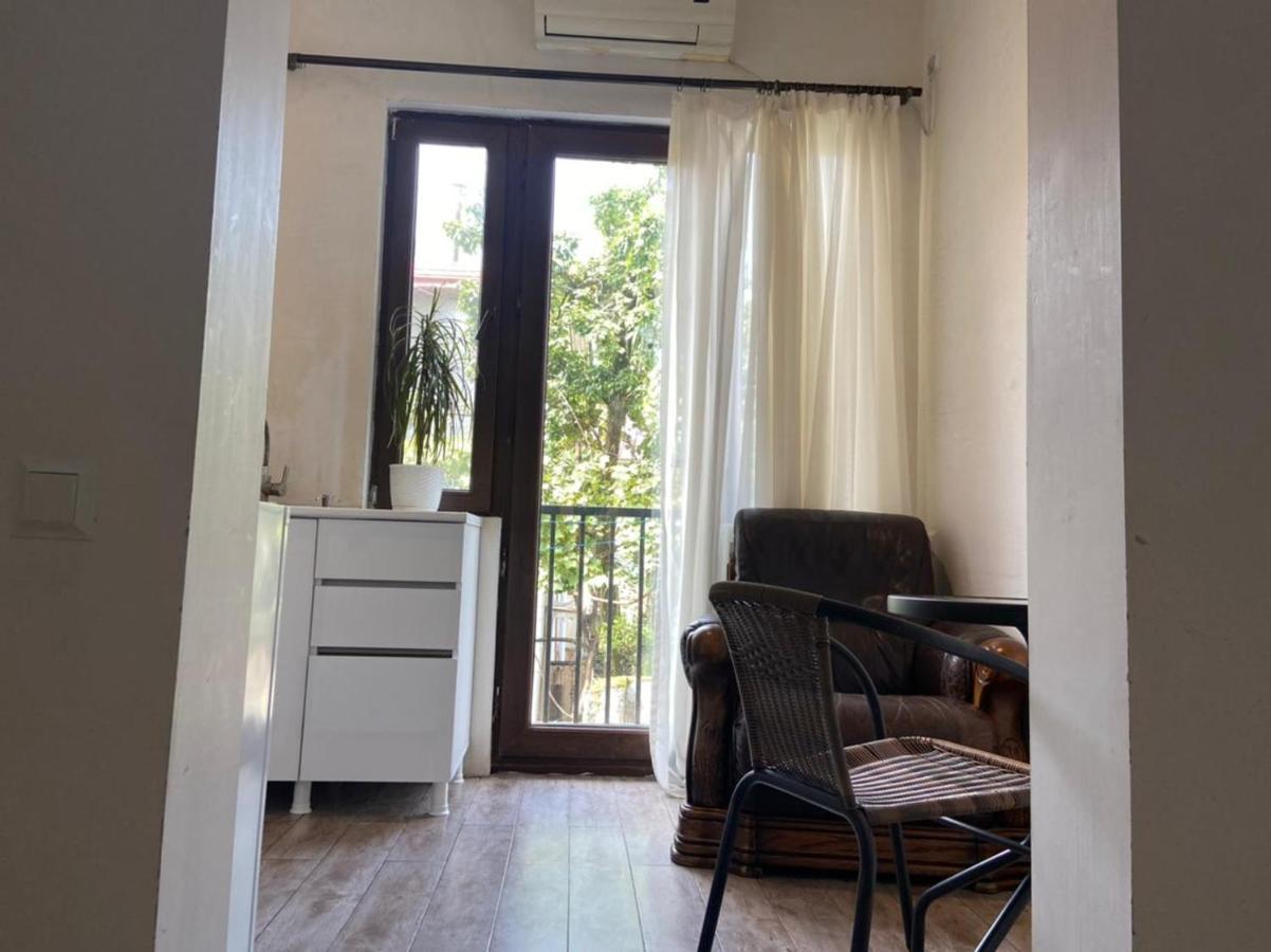 Gulnasi'S Guesthouse Батуми Екстериор снимка