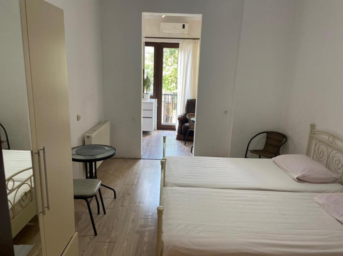 Gulnasi'S Guesthouse Батуми Екстериор снимка