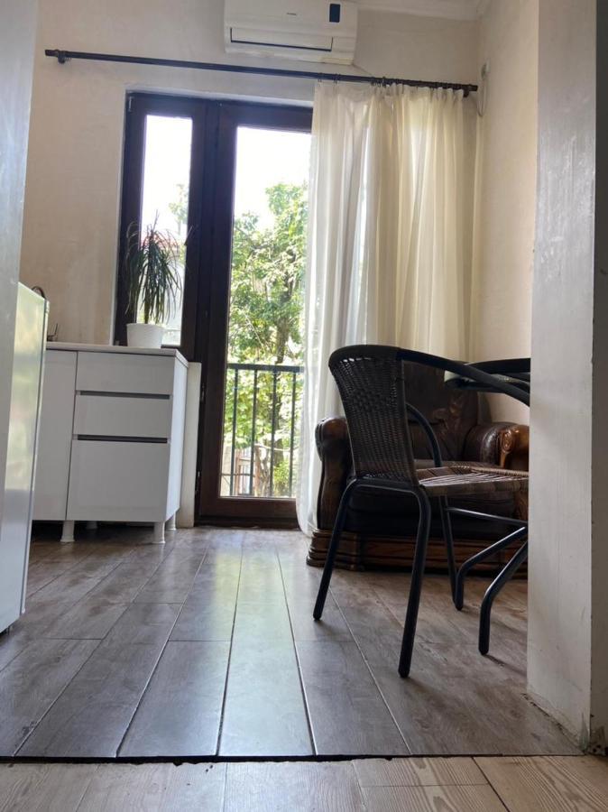 Gulnasi'S Guesthouse Батуми Екстериор снимка
