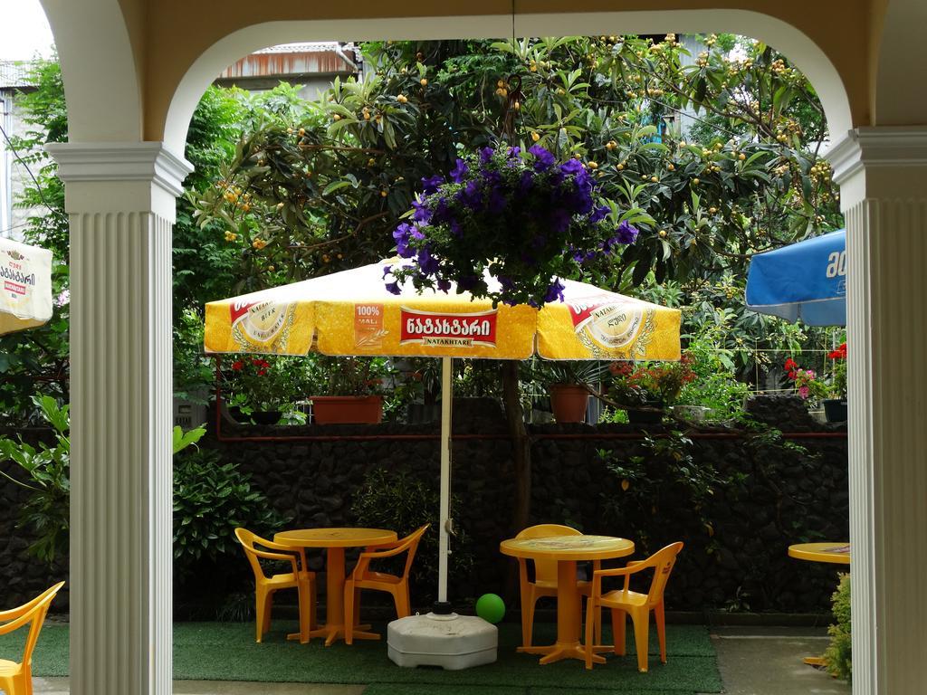 Gulnasi'S Guesthouse Батуми Екстериор снимка
