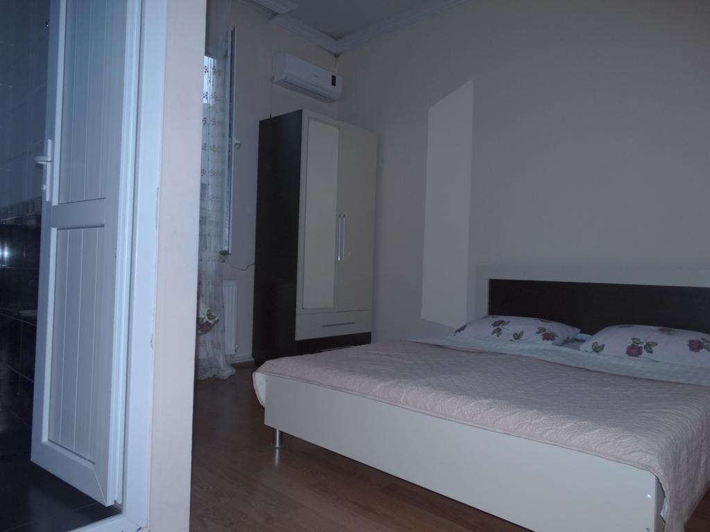 Gulnasi'S Guesthouse Батуми Екстериор снимка