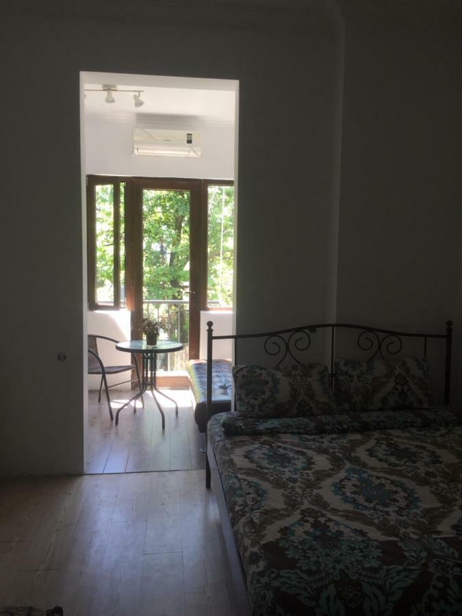 Gulnasi'S Guesthouse Батуми Екстериор снимка