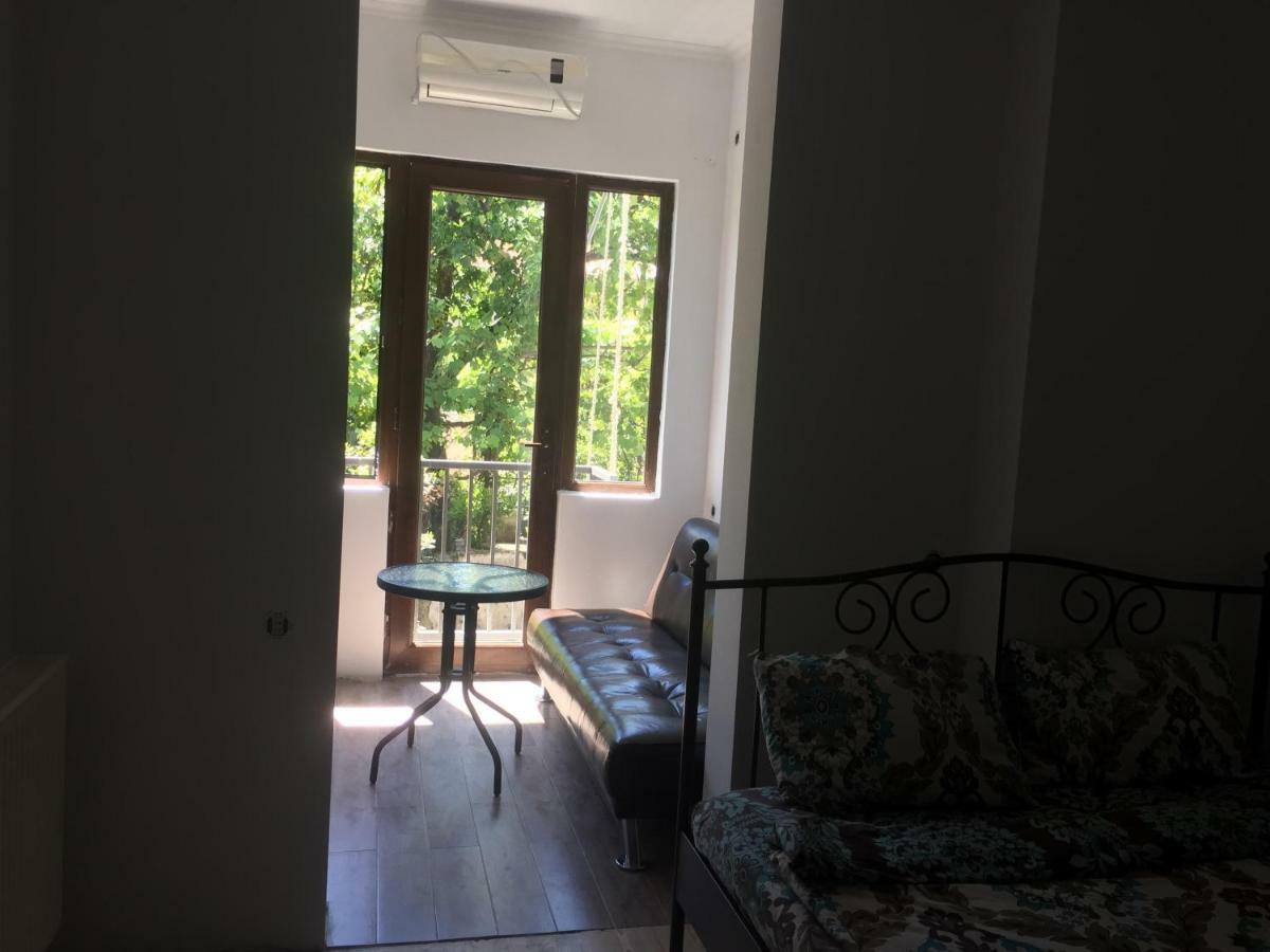 Gulnasi'S Guesthouse Батуми Екстериор снимка
