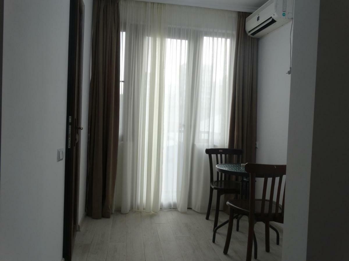 Gulnasi'S Guesthouse Батуми Екстериор снимка