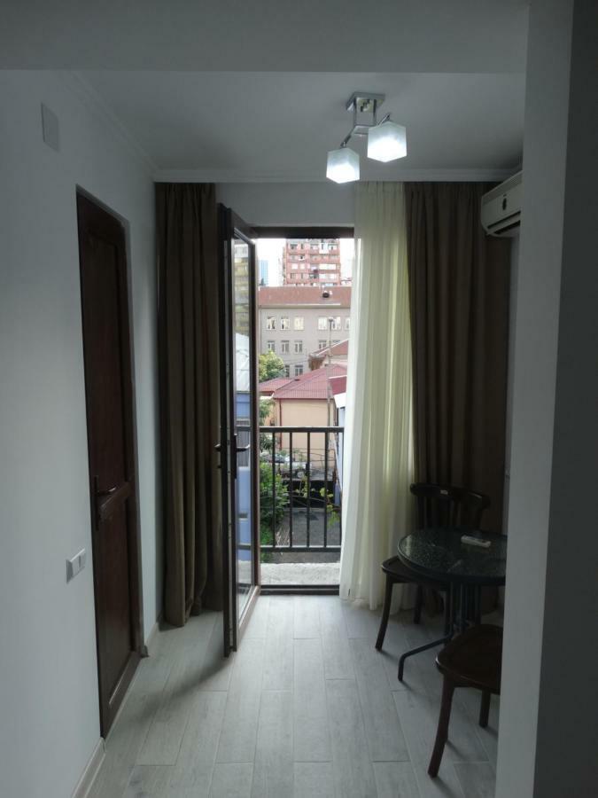 Gulnasi'S Guesthouse Батуми Екстериор снимка