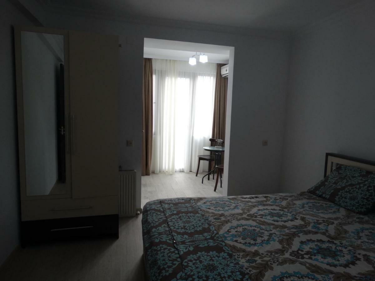 Gulnasi'S Guesthouse Батуми Екстериор снимка