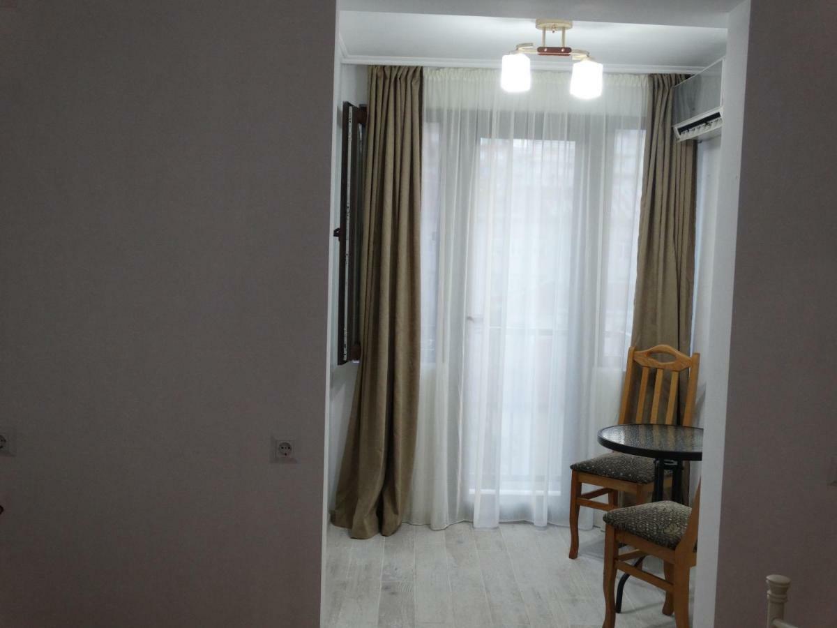Gulnasi'S Guesthouse Батуми Екстериор снимка