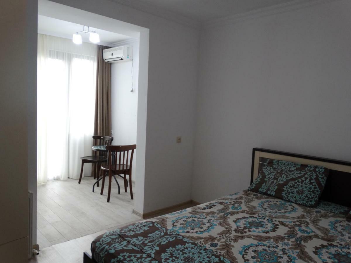 Gulnasi'S Guesthouse Батуми Екстериор снимка
