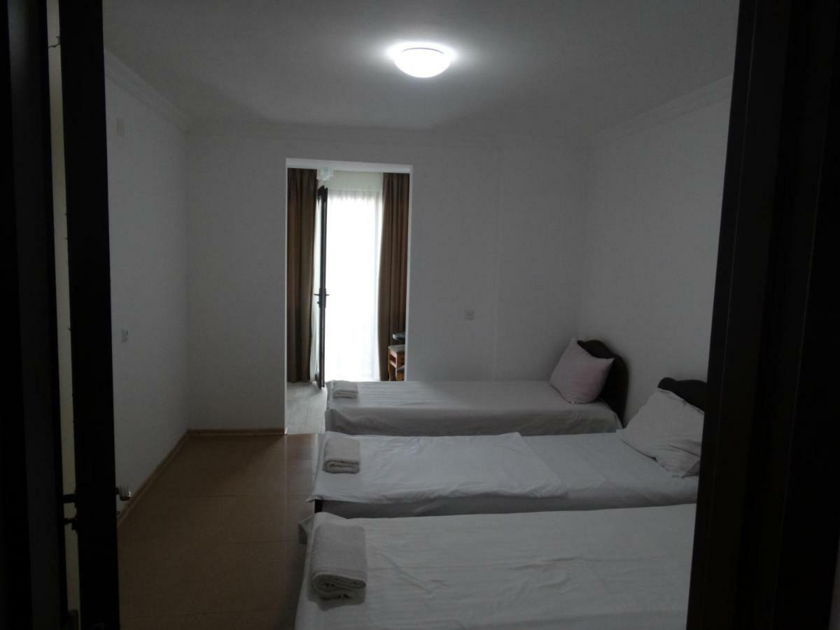 Gulnasi'S Guesthouse Батуми Екстериор снимка
