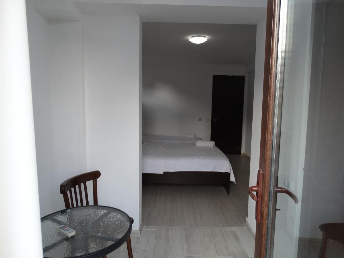 Gulnasi'S Guesthouse Батуми Екстериор снимка