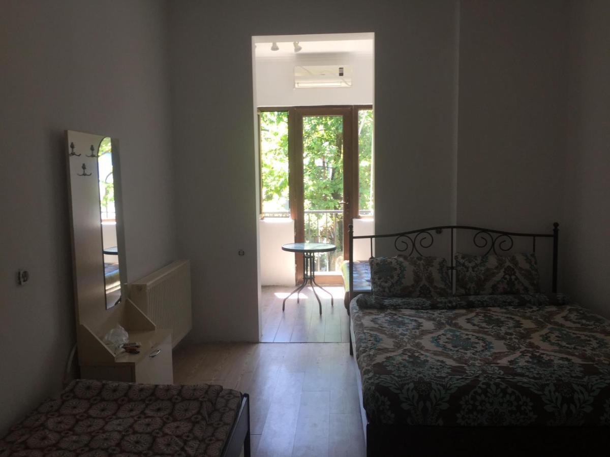 Gulnasi'S Guesthouse Батуми Екстериор снимка